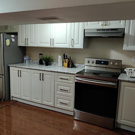 Spacious Mbr Near Kennedy Subway & Go 多伦多 外观 照片