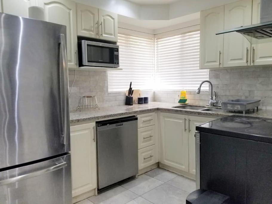 Spacious Mbr Near Kennedy Subway & Go 多伦多 外观 照片