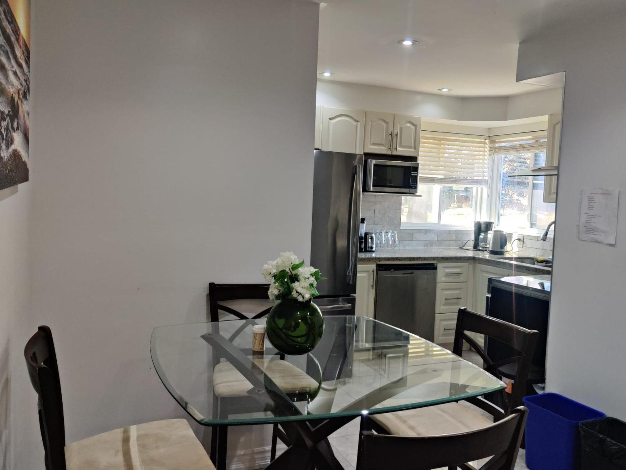Spacious Mbr Near Kennedy Subway & Go 多伦多 外观 照片