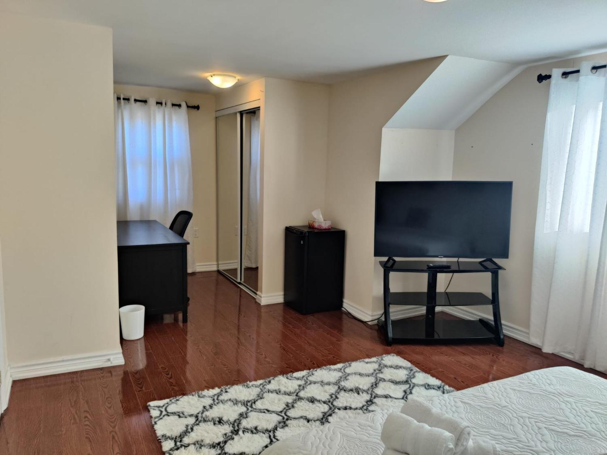 Spacious Mbr Near Kennedy Subway & Go 多伦多 外观 照片