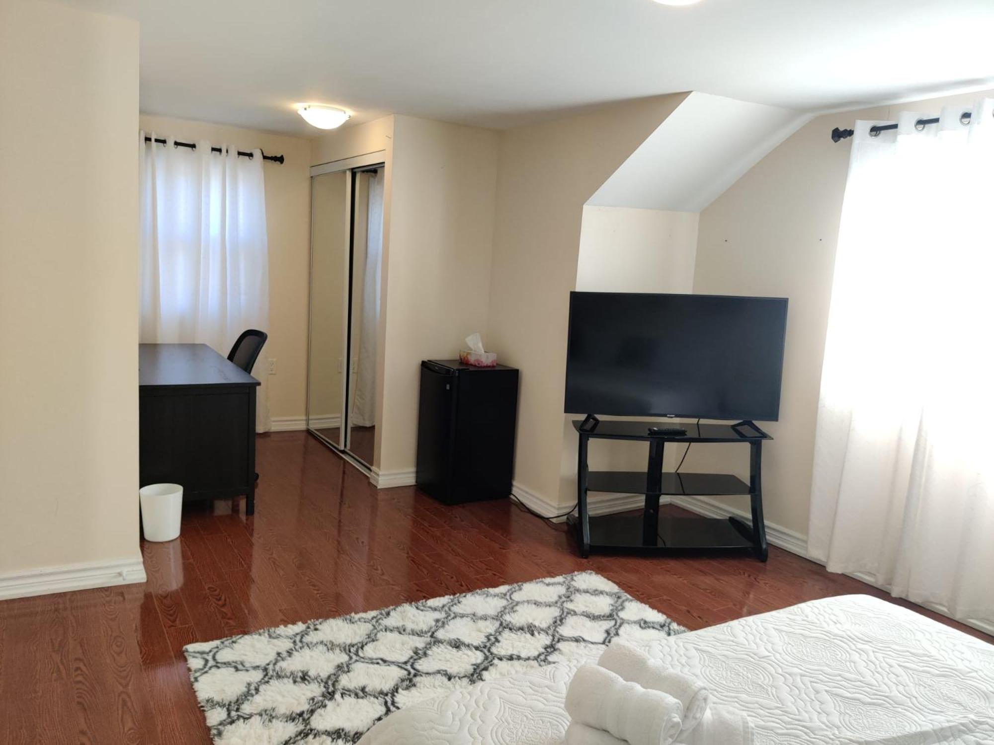 Spacious Mbr Near Kennedy Subway & Go 多伦多 外观 照片